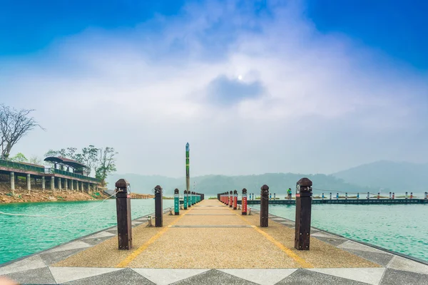 Landskap av Sun Moon Lake pier — Stockfoto