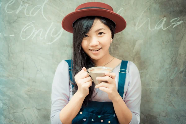 Business asian woman holding coffee cup in coffee shop — Stock Photo, Image