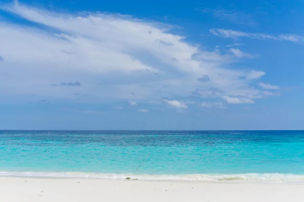 Sand and beach with blue sky, Lipe island — Stock Photo, Image