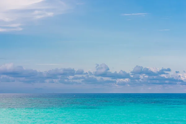 Sky with clouds over sea beautiful seascape. — Stock Photo, Image