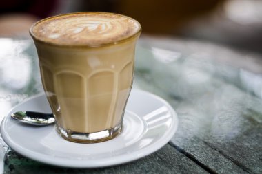 Ağaç bilmece ile kahve fincanı