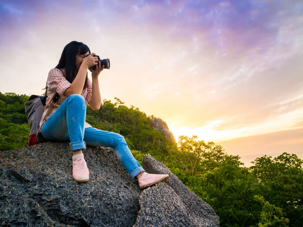 Young tourist with camera — Stock Photo, Image