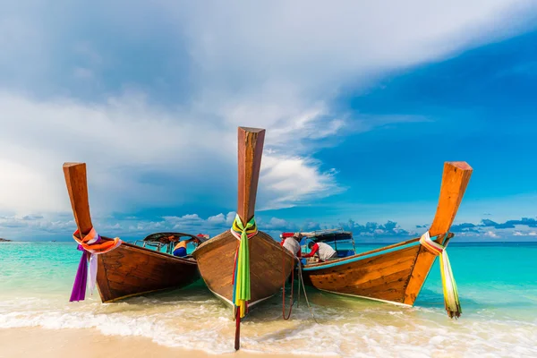Традиционные длиннохвостые лодки на знаменитом острове Липе — стоковое фото