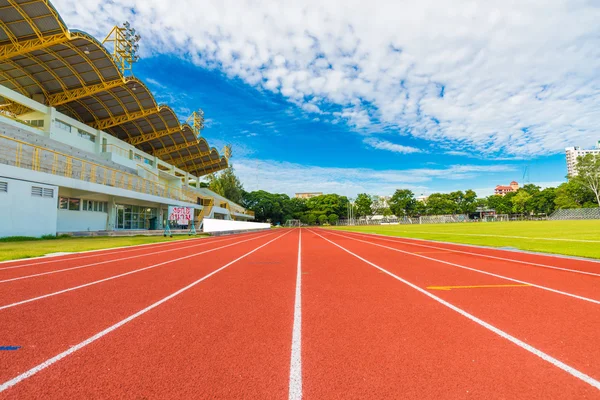 Running track in stadium against blusky — Stock Photo, Image