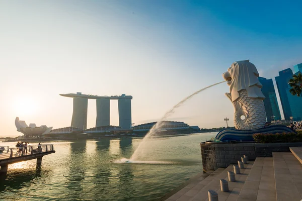 Sabah Merlion çeşme ile Singapur manzarası — Stok fotoğraf