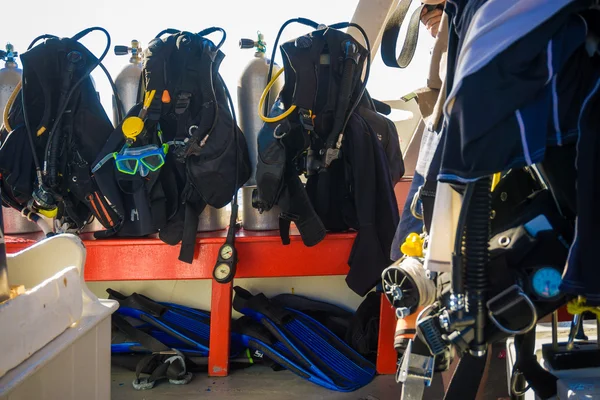 Set di attrezzatura subacquea sulla barca — Foto Stock