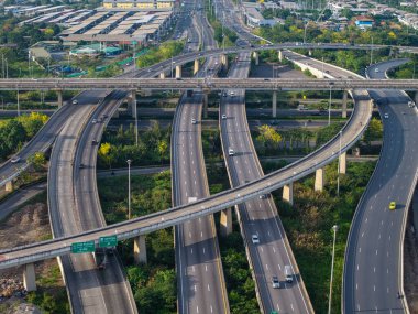 Hava görüntüsü şehir ulaşım kavşağı Araç hareketi taşımacılık endüstrisi ile kesişir