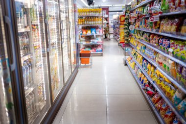 Soyut bulanık renkli süpermarket raf yürüyüşü arka planı