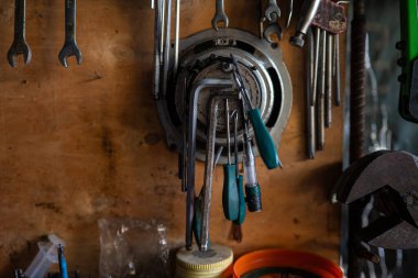 Tahta kırtasiye makinesindeki mekanik DIY ev aracı