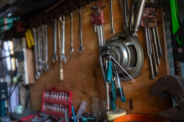 Tahta kırtasiye makinesindeki mekanik DIY ev aracı