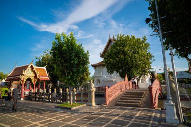 Mermer Budist tapınağı. Gün batımı. Gün batımı.