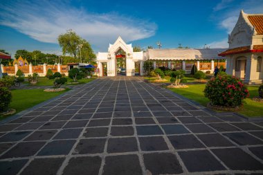 Mermer Budist tapınağı. Gün batımı. Gün batımı.