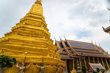 Bangkok, Tayland 'da antik bir Zümrüt Buda Wat Phra Kaew tapınağına ev sahipliği yapar.