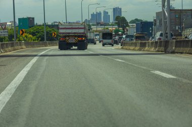 Bangkok şehrindeki boş asfalt yol geçiş yolu geçmişi