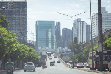 Bulanık, Bangkok Tayland 'a ulaşım geçmişi olan boş şehir yolu.
