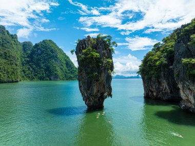 Tayland 'daki James Bond Adası resmi adıyla Koh Tapu adası Ao Phang Nga Ulusal Parkı hava sahasına aittir.