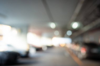 Bulanık apartman binası, kapalı otopark, ulaşım şehri arka planı