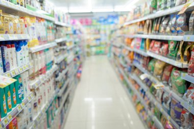 Modern yiyecek ve içecek süpermarketinin bulanık arka planı