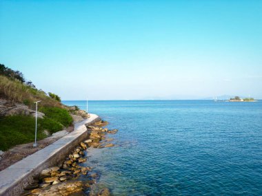 Hava manzaralı yürüyüş ve koşu yolu deniz plajı tropikal ada yaz arkaplanı