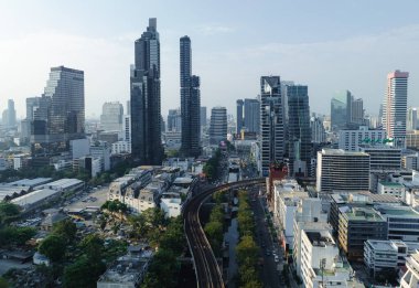 Şehir merkezi şehir merkezi Bangkok Tayland finans gökdelenli BTS Silom Hattı taşımacılığı