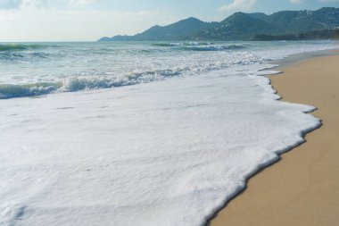 Beyaz kumsal egzotik deniz dalgası tropikal güneşli yaz tatili arka planı