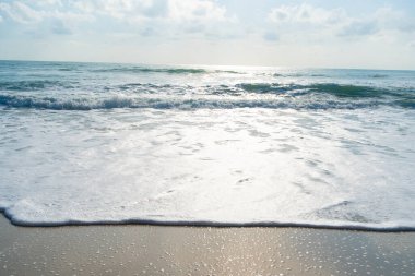 Beyaz kumsal egzotik deniz dalgası tropikal güneşli yaz tatili arka planı