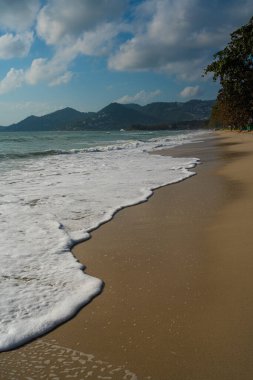 Beyaz kumsal egzotik deniz dalgası tropikal güneşli yaz tatili arka planı