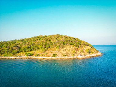 Hava manzaralı yürüyüş ve koşu yolu deniz plajı tropikal ada yaz arkaplanı