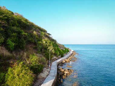 Hava manzaralı yürüyüş ve koşu yolu deniz plajı tropikal ada yaz arkaplanı