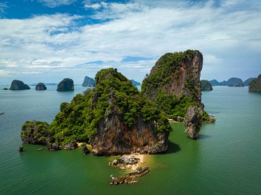 Tayland 'daki James Bond Adası resmi adıyla Koh Tapu adası Ao Phang Nga Ulusal Parkı hava sahasına aittir.