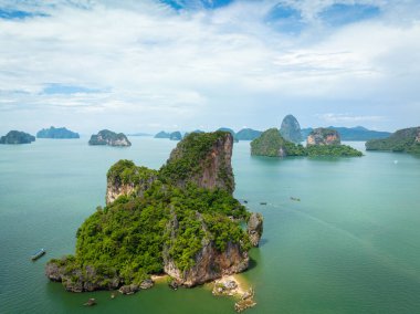 Tayland 'daki James Bond Adası resmi adıyla Koh Tapu adası Ao Phang Nga Ulusal Parkı hava sahasına aittir.