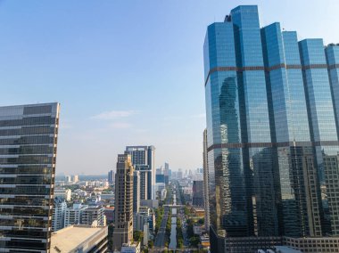 Bangkok Tayland 'ın merkezindeki Sathon bölgesinin modern şehir merkezi finans binası