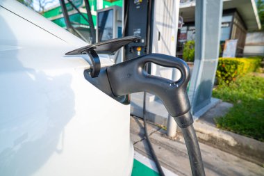 EV araba şarjı açık hava istasyonu fişi araba taşıma teknolojisi