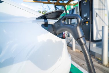 EV araba şarjı açık hava istasyonu fişi araba taşıma teknolojisi