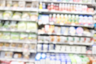 Tokyo Japonya 'daki çeşitli yiyecek ve içecek dükkanları soyut olarak bulanıklaştı