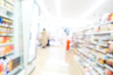 Tokyo Japonya 'daki çeşitli yiyecek ve içecek dükkanları soyut olarak bulanıklaştı