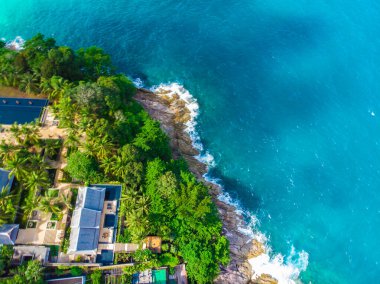 Ada sahili turkuaz deniz havası manzaralı yaz tatilinde konaklama yeri