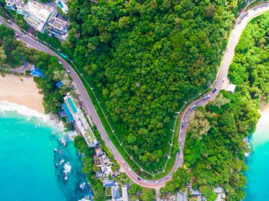 Kayalık Dağ Egzotik Deniz Koyu Havacılık Tatil Konsepti 'nde tatil yeri.