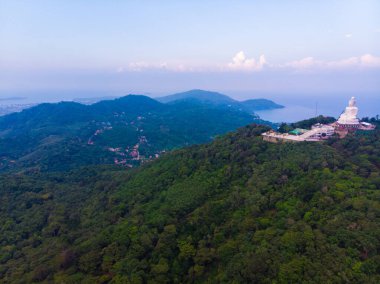 Büyük Buda, Phuket Adası 'nın en önemli ve saygı duyulan simgelerinden biridir.