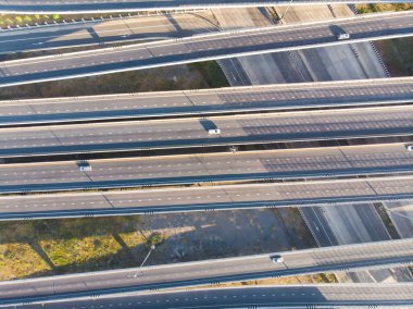 Hava görüntüsü kavşak taşımacılığı asfalt yol Araç taşımacılığı gölge güneş doğuyor