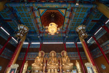 Bangkok Tayland 'daki Çin tapınağının büyük kırmızı binası, ibadet ve dua yeri.