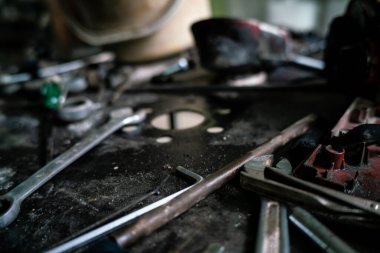 Kirli mekanik Screew donanım aracı tamiri