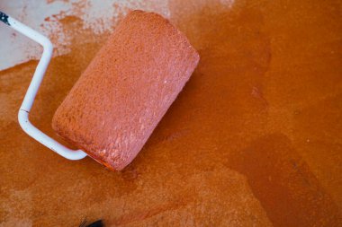 Beyaz duvarlı paten boyası. İç mimari.