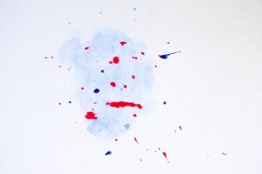 Beyaz arkaplan boyasında soyut renkli suluboya el boyası