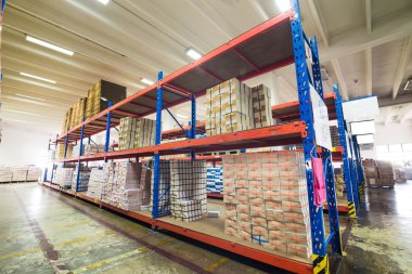 Kutuları raflara satırları