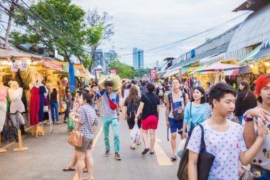 Turistik dükkanlar Jatujak veya Chatuchak pazarı