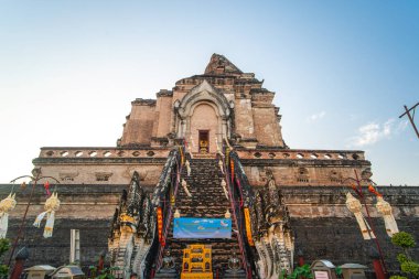 Wat Chedi Luang Varavihara Büyük Stupa Budist Tapınağı tarihi Chiang Mai, Tayland.