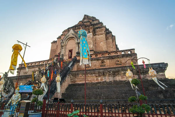 Wat Chedi Luang Varavihara Büyük Stupa Budist Tapınağı tarihi Chiang Mai, Tayland.