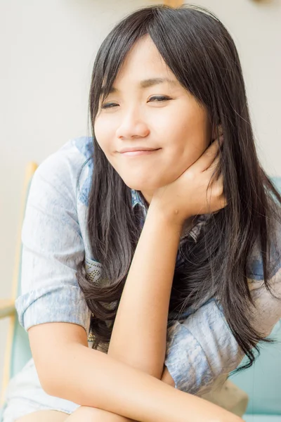 행복 미소 아시아 여자의 초상화 — 스톡 사진