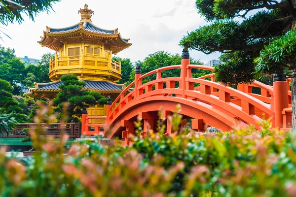 Jardín Nan Lian con Pabellón de Perfección Absoluta parque público — Foto de Stock